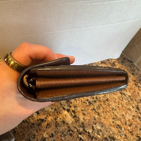 Louis Vuitton Monogram Sarah Wallet - Picture 4 of 12